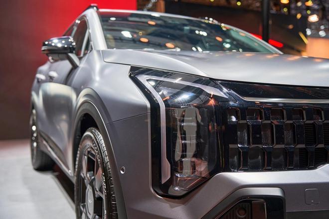 界亮相广州车展 爆款SUV再更新！澳门新葡京入口李娜代言起亚新狮铂拓(图2)