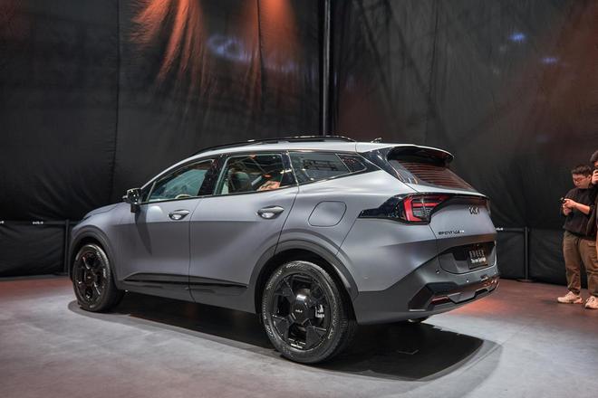 界亮相广州车展 爆款SUV再更新！澳门新葡京入口李娜代言起亚新狮铂拓(图4)