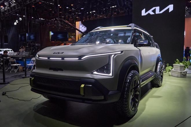 界亮相广州车展 爆款SUV再更新！澳门新葡京入口李娜代言起亚新狮铂拓(图7)